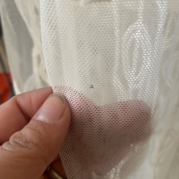 Beautiful white dress only tried - Picture 2 of 3